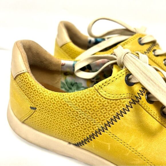 Cobb Hill mustard yellow leather sneaker    Size 10 - Picture 4 of 10